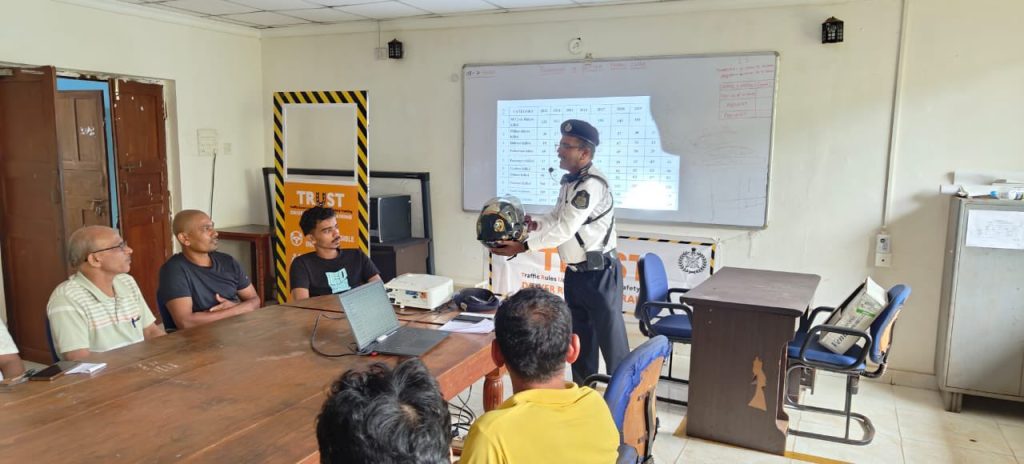 The current image has no alternative text. The file name is: Goa-Traffic-Police-Hold-Refresher-Training-for-Violators-Under-Project-TRUST.jpeg