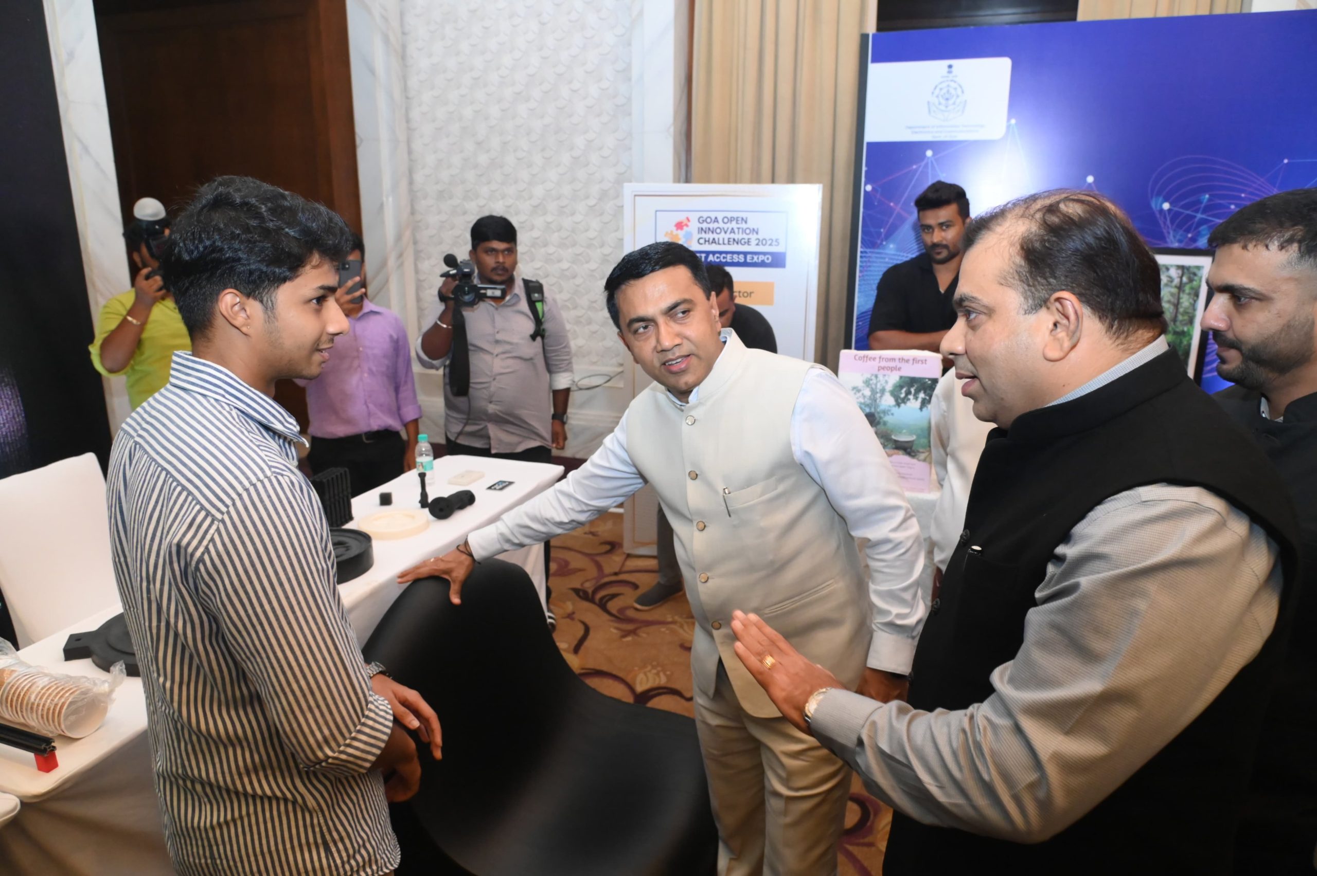 The current image has no alternative text. The file name is: Nirmitsu-Design-Lab-Unveils-3D-Printed-Chair-at-Goa-Startup-Expo-scaled.jpg