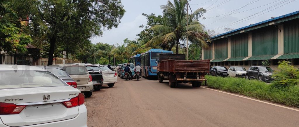 The current image has no alternative text. The file name is: Traffic-Police-Act-on-Illegal-Parking-in-Patto-Panaji-e1752219535500.jpeg