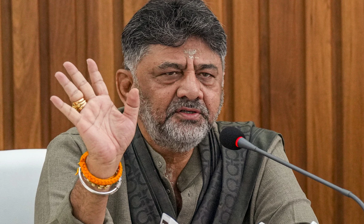Karnataka Political Shake-Up: Siddaramaiah Reportedly Steps Down, DK Shivakumar Likely to Take Charge